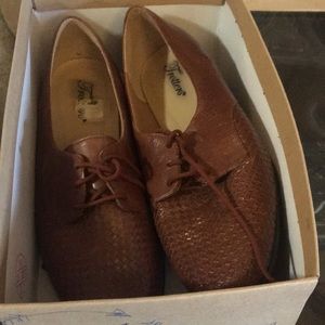 𝅺TROTTERS like new womens brown 10m shoes